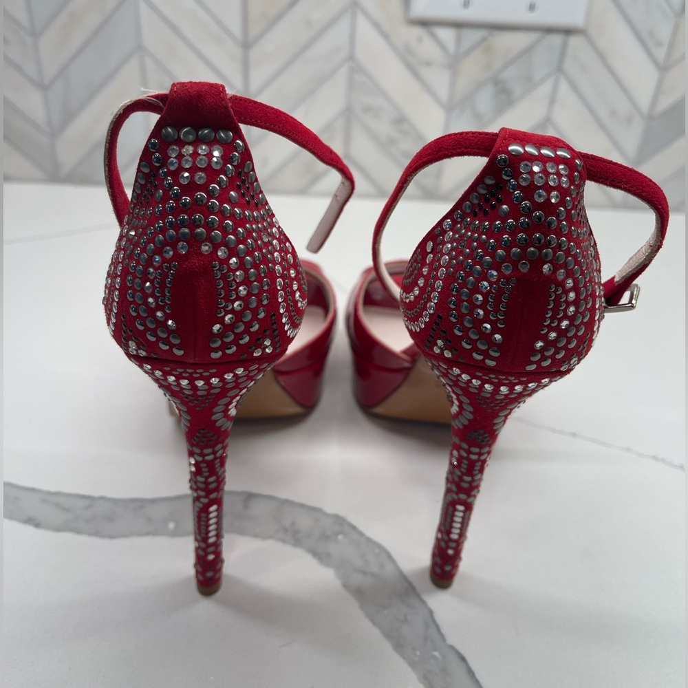 Beautiful Italian woman sandals, like a new
